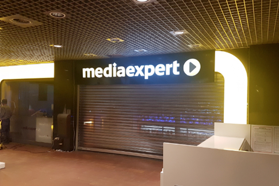 Oznakowanie zewnętrzne i portal wejściowy – Media Expert Galeria Sfera Bielsko Biała