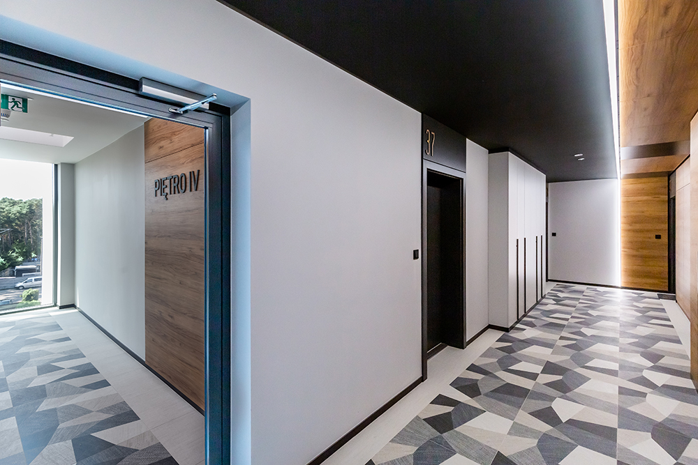 Kompleksowa zabudowa korytarzy oraz części mieszkań w Apartamentach Nowy Świat w Jarocinie